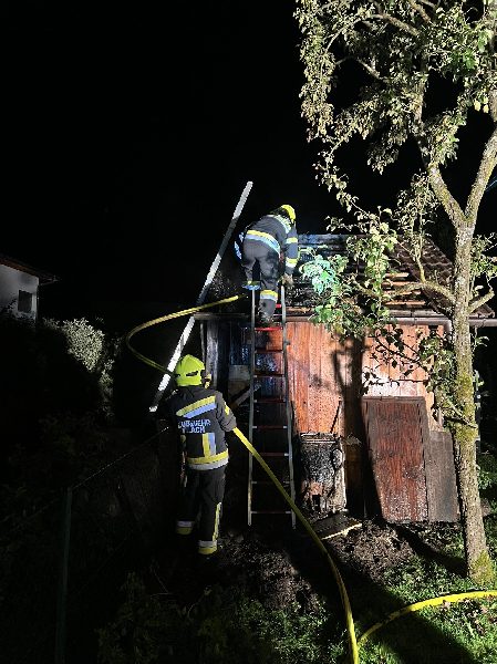 Brand Garten Hütte im dicht verbauten Wohngebie (Bild 4)